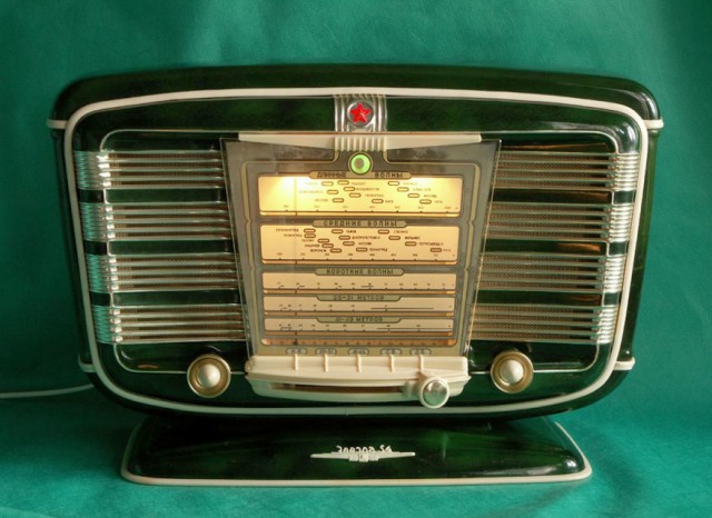 Советский бытовой радиоприёмник "Звезда-54"