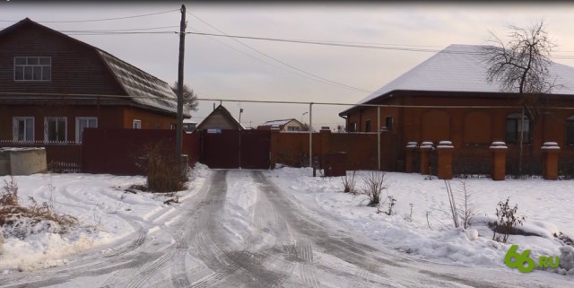 В Екатеринбурге закрыли подпольный цех, где мигранты из Узбекистана готовили салаты в чугунных ваннах для городов Урала