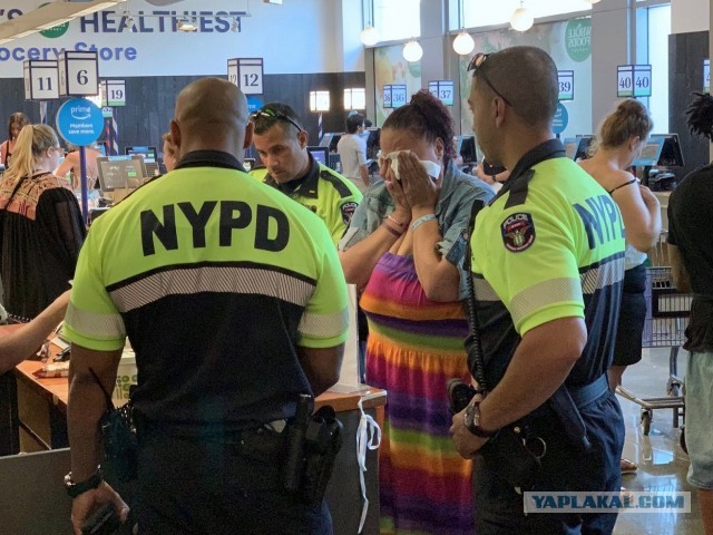 В Нью-Йорке полицейские оплатили продукты женщине, которую заподозрили в магазинной краже