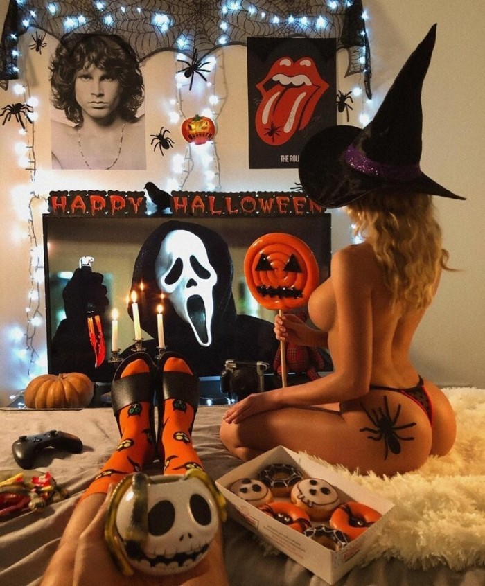 Девушки и Хэллоуин