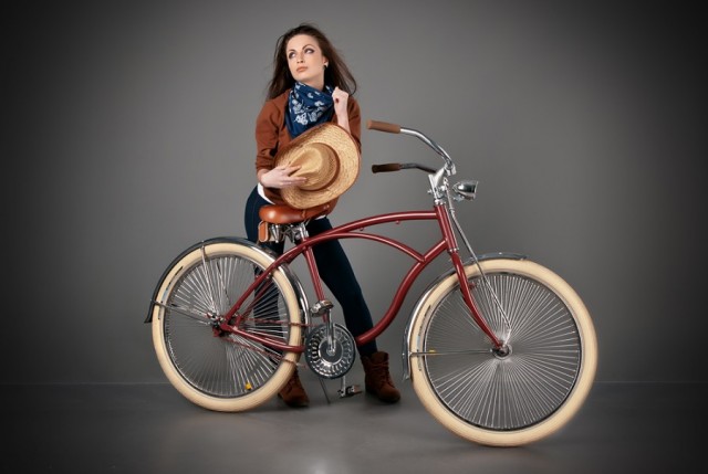 Велосессия: девушки и кастом-байки