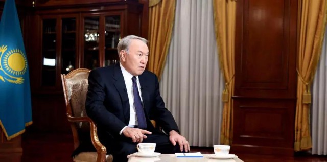 Назарбаев объявил о переходе на латиницу к 2025 году