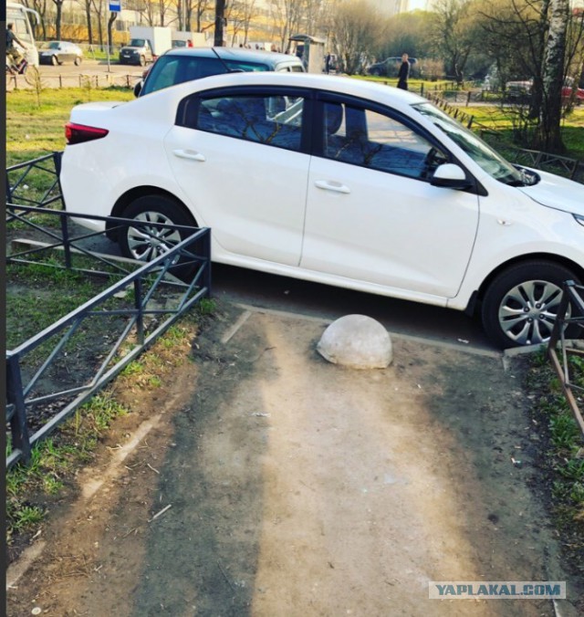 Припарковался. Закрыл пешую дорожку