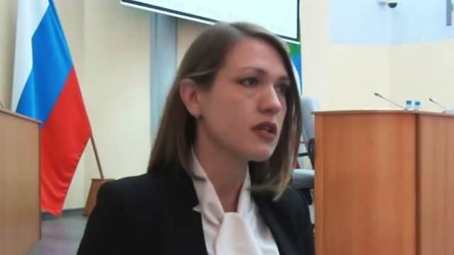 Хакасская чиновница, получившая премию в 500%, обещала не шиковать