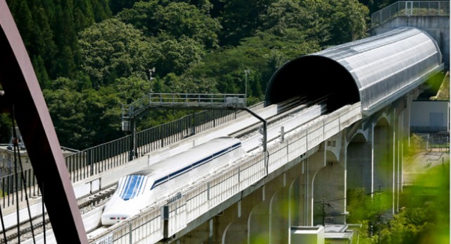 В Японии начались испытания поездов-маглевов