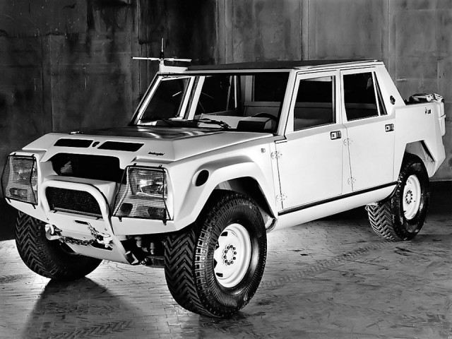 Lamborghini LM002: очень итальянская истори