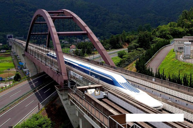 Японский поезд установил рекорд в 590 км/ч