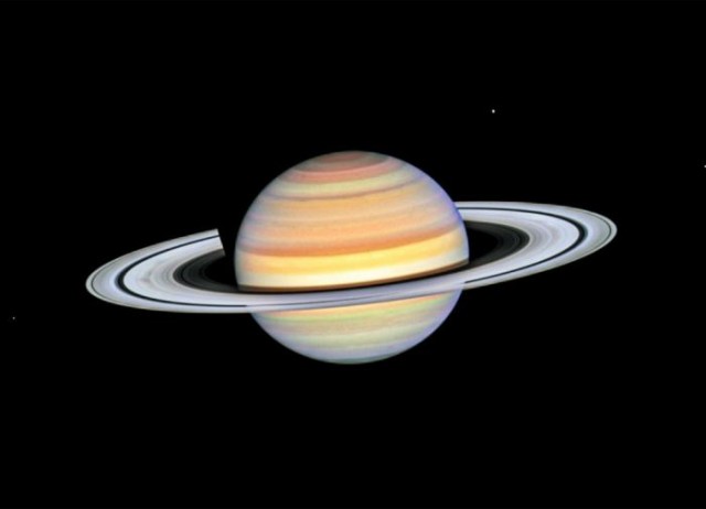Как выглядят кольца Сатурна, если смотреть на них с его поверхности?