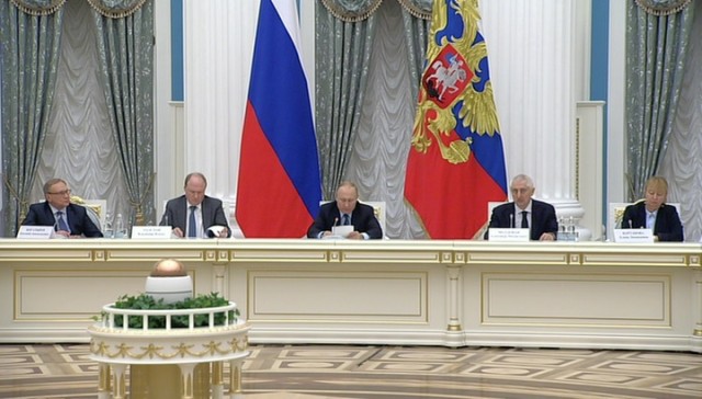 Путин: "Пещерные русофобы объявили войну русскому языку"