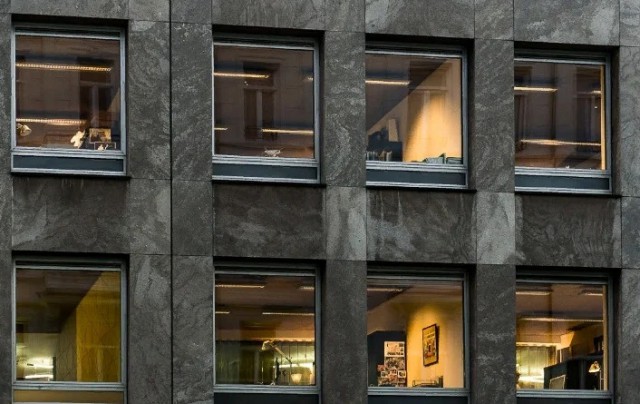 Почему в Швеции запрещены шторы на окнах в квартирах?