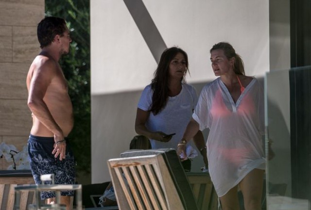Герои "Титаника" 20 лет спустя: Кейт Уинслет и Леонардо Ди Каприо на отдыхе у бассейна в Сен-Тропе
