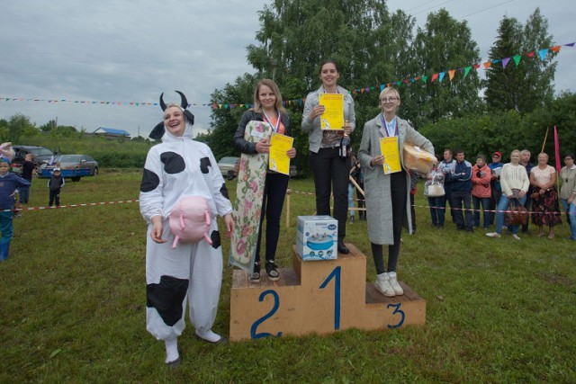 В Пермском крае установили новый рекорд по метанию коровьих лепешек