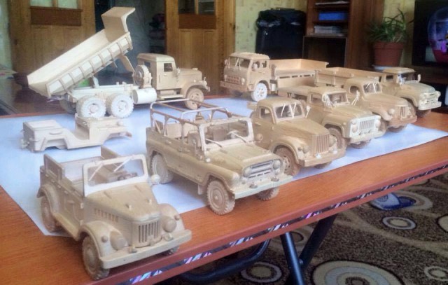 Монгольский умелец делает удивительные модели советских автомобилей из дерева