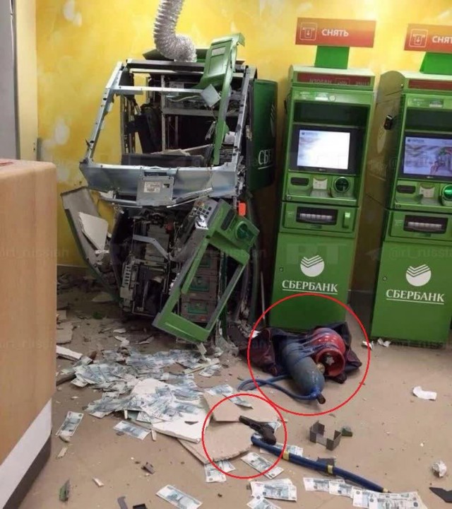 Ограбление по-омски: в одном из городских отделений Сбера взорван банкомат