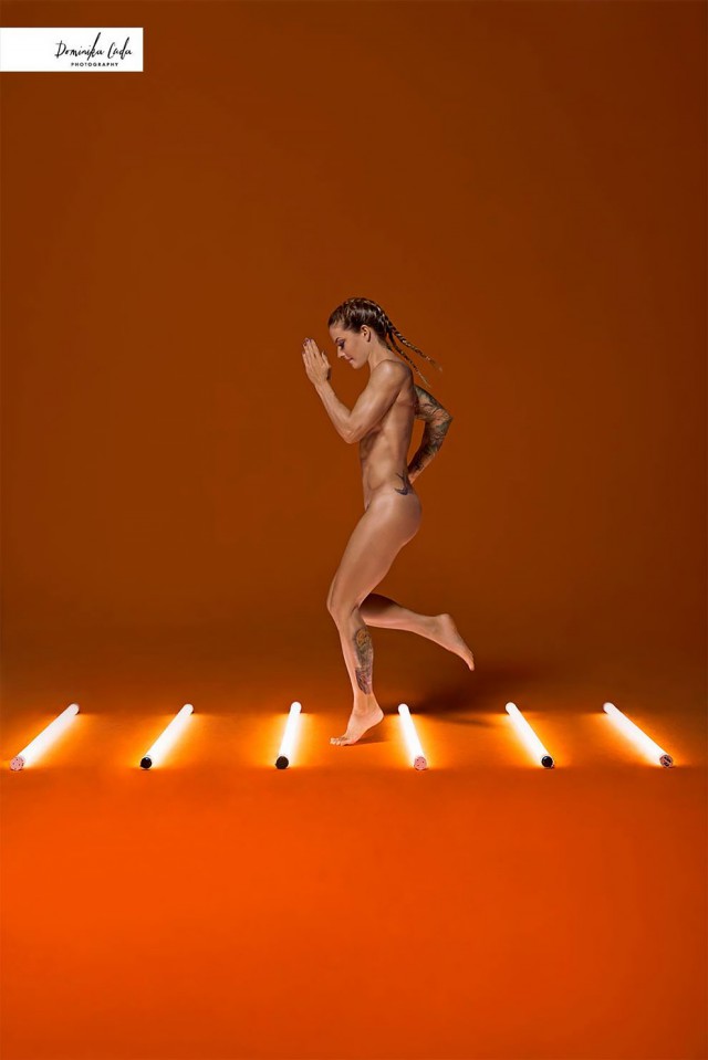 Благотворительный календарь с обнаженными спортсменами (18+)