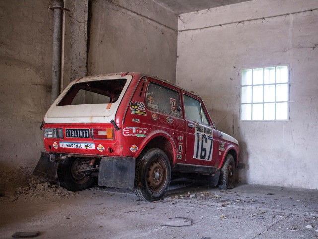 На аукцион выставили уникальную "дакаровскую" Lada Niva 1979