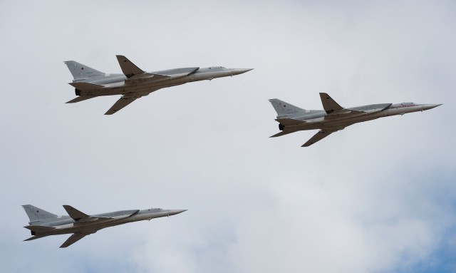 Шесть дальних бомбардировщиков России ударили по ИГИЛ в Сирии