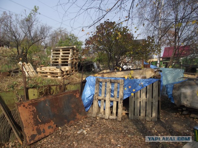 Быстродом из поддонов или техника безопасности - не, не слышал.