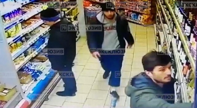 В Петербурге пятеро дагестанцев ограбили сетевой магазин и скрылись на внедорожнике. Сейчас их разыскивает полиция