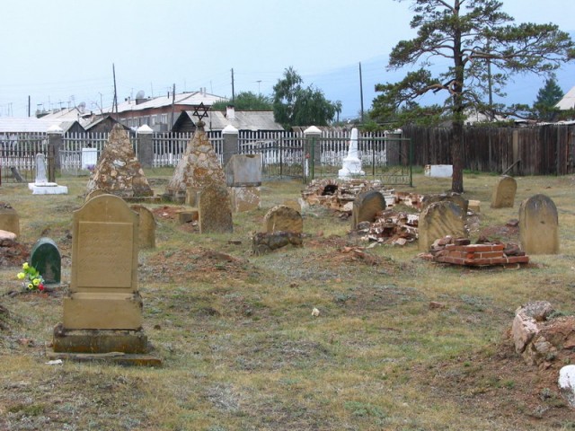 Заброшенное еврейское кладбище в Орле (24 фото)
