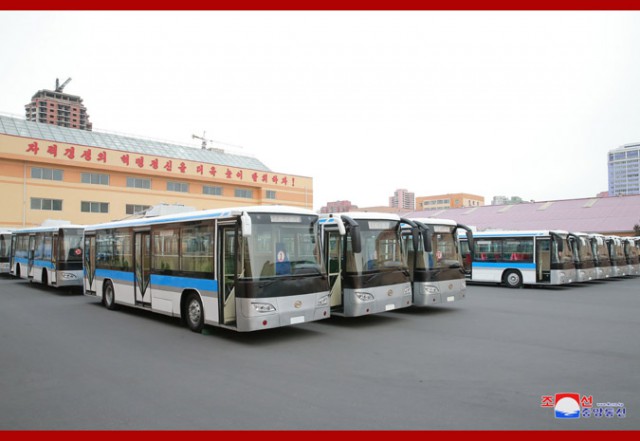Ким Чен Ын и новенькие троллейбусы