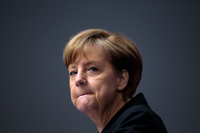Меркель потребовала скорейших санкций