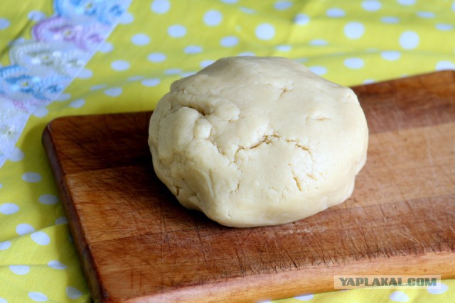 Пирог с кедровыми орешками и яблоками на меду