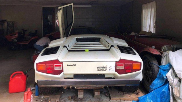 Внук нашёл у бабушки в гараже редкий Lamborghini стоимостью 400-500 тысяч долларов