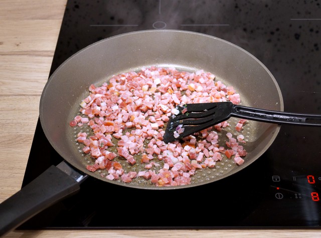 Баварские хлебные клёцки с беконом. (Semmelknödel mit Speck)