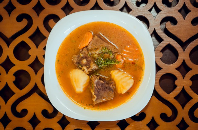 Гуляш, шурпа: 7 главных мясных супов со всего света