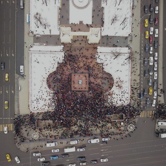 Москва, Тверская, многотысячный митинг протеста, вид сверху (снято с дрона)