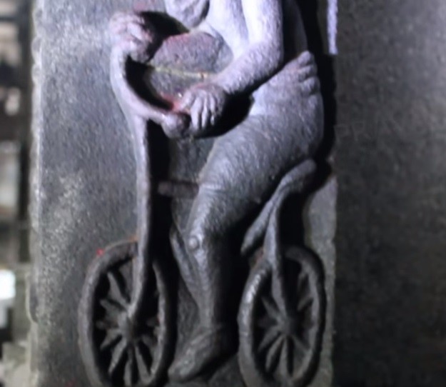 Велосипед, вырезанный в стене древнего храма - 2000 лет назад