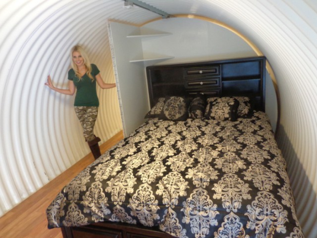 Подземный бункер во дворе