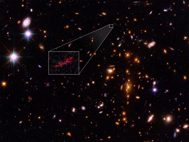 Новые фото с телескопов Хаббл, Спитцер, VLT и Чандра