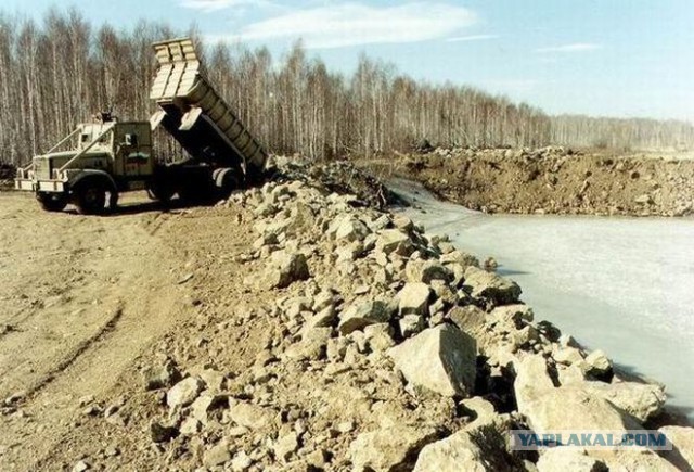 Самое опасное озеро на планете забетонировали