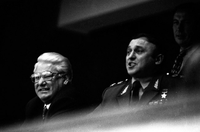 Надо бы всем народом скинуться на памятник Ельцину