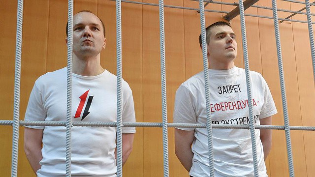 Суд отправил в колонию борцов за референдум