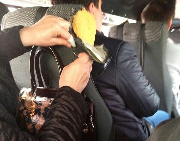Жительница Дагестана по дороге зашила сиденье в маршрутке