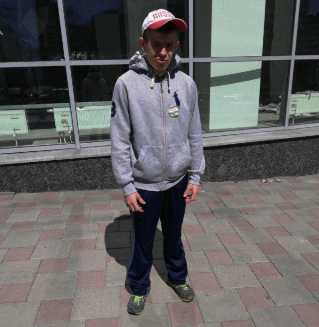 «Ударил и тащил три этажа за шиворот»: в Екатеринбурге в ТЦ мужчина напал на подростка-инвалида