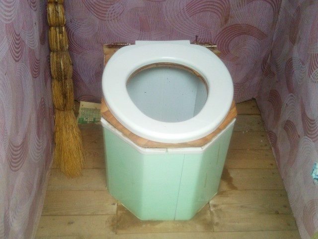 Дачный туалет
