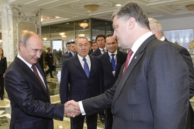 Началась встреча Путина и Порошенко.