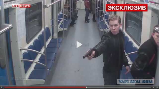 Двое мужчин в метро расстреляли пассажира