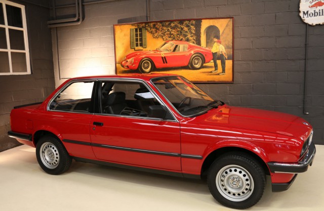 В Бельгии нашли новый BMW 1985 года и теперь продают.