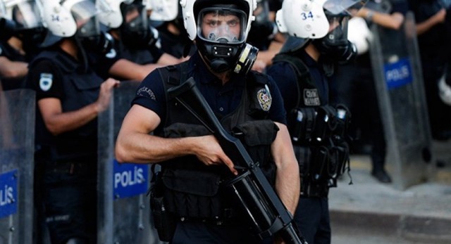 Группа террористов напала на полицейский участок в Турции
