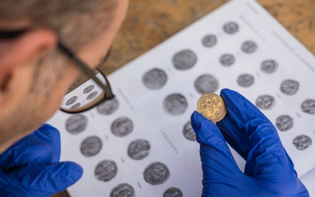 Клад золотых монет времен I крестового похода