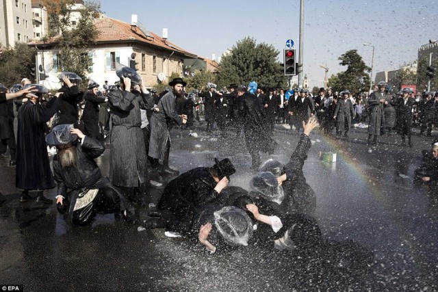 Ультраортодоксальные евреи митингуют против службы в армии