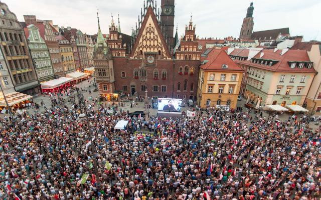Польская оппозиция не исключает Майдана: идут многотысячные протесты в Польше