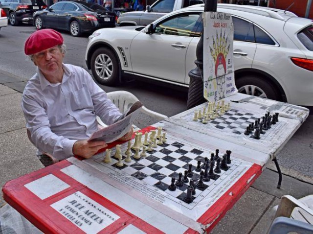 Есть 5 баксов? Сыграй в шахматы с мастером, который сыграл вничью с самим Фишером!