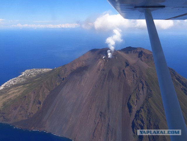Вчерашнее извержение вулкана Стромболи