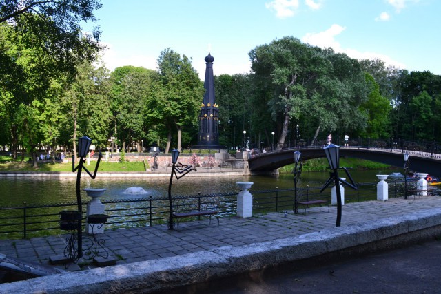 В центре Смоленска в парке отдыха под бывшей танцплощадкой нашли гроб любимца Наполеона генерала Гюдена, у которого вырезали сердце